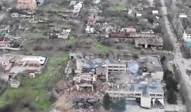 普京被偷家，乌方近百架无人机猛攻是否为真？ 和谈机会渐少