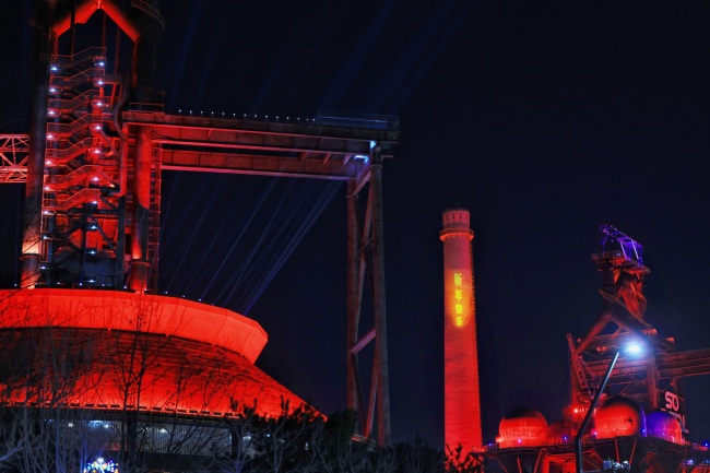 这是北京的跨年夜 首钢园光影璀璨迎新年