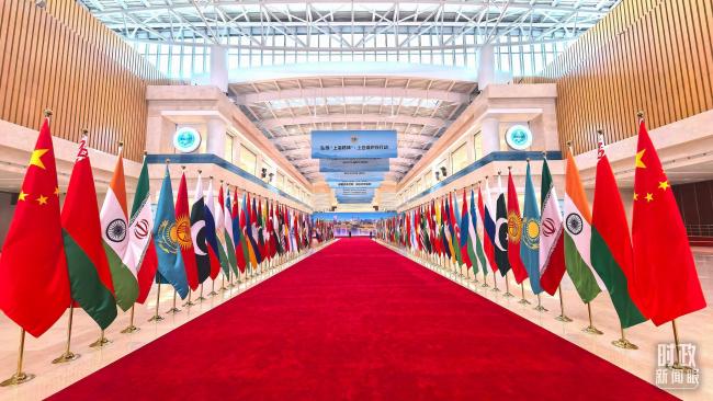 时政新闻眼丨习主席二〇二六年新年贺词，致平凡闪光的我们