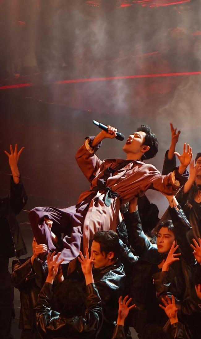 东方卫视跨年神图 红海应援震撼全场