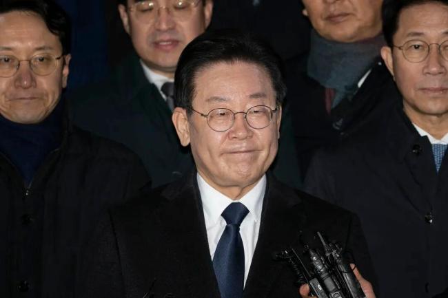 牛弹琴:2026第一天世界最关注三件事 动荡与方向