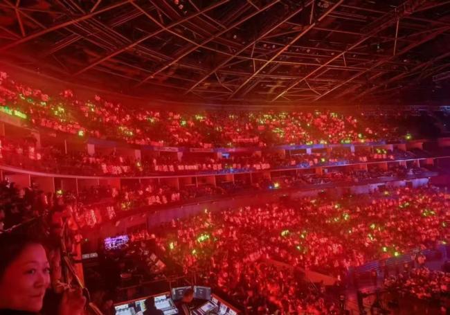 东方卫视跨年神图 红海应援震撼全场