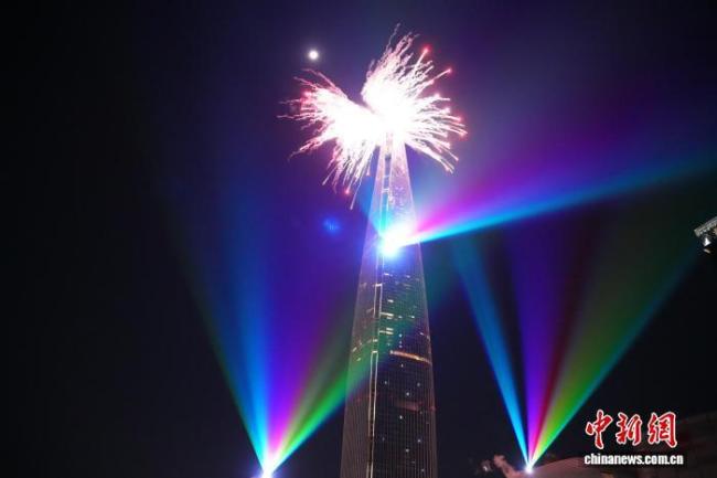 韩国首尔多地举办新年庆祝活动 共迎2026年到来