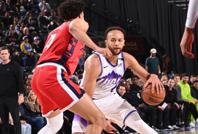 Clippers defeat the remnant Jazz; Leonard explodes for 20 in the fourth