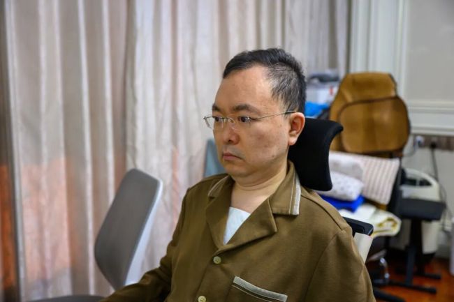 蔡磊用眼控仪100分钟回答3个问题