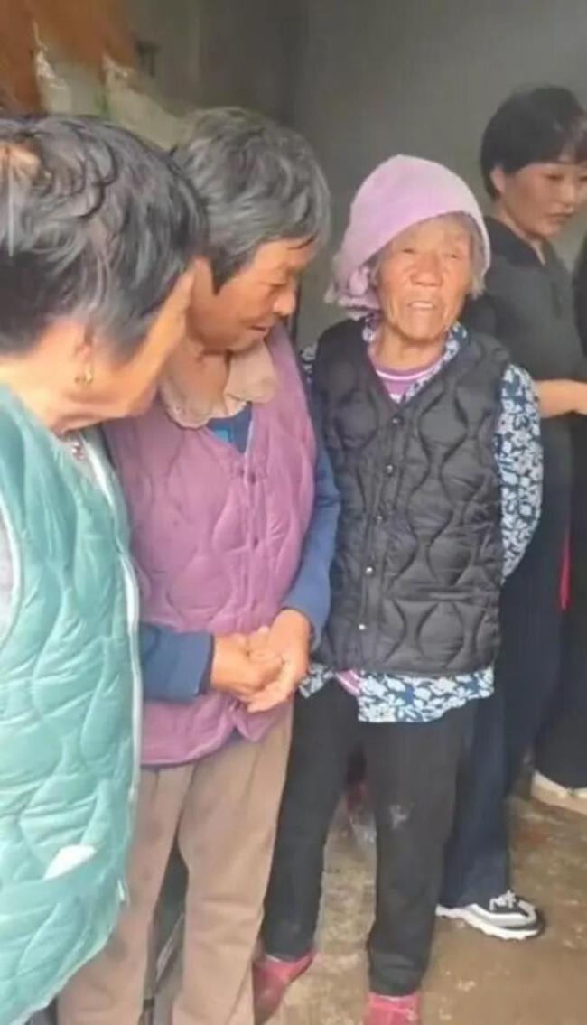 仨妯娌加起来227岁组团养老 晚年生活新典范