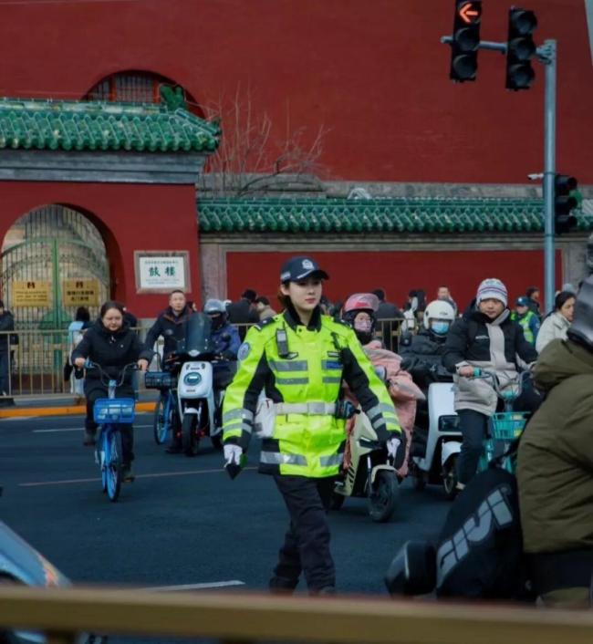 北京鼓楼铁骑警花的坚守和热爱 新年守护之旅