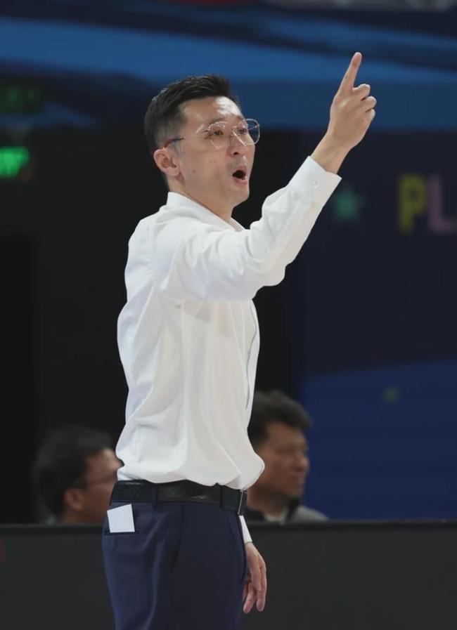 媒体人：刘炜已卸任新疆男篮主帅一职