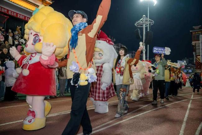 东莞潮玩亮相贵州“村超” 创意匠心闪耀舞台