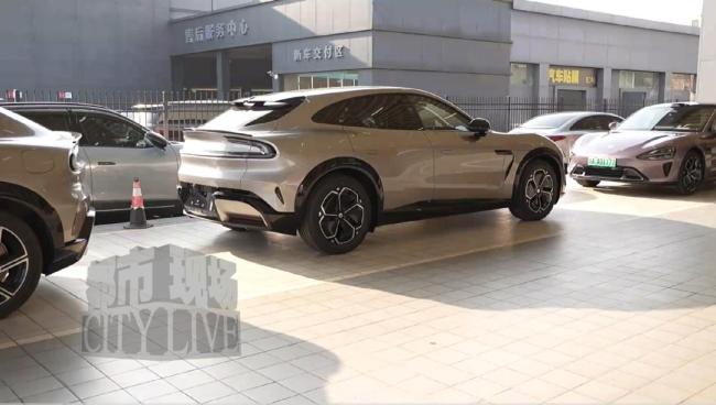 小米YU7提车当天后备箱故障 新车未开先遇难题