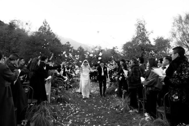 霍启仁妻子公开婚礼现场照 相恋5年终成果