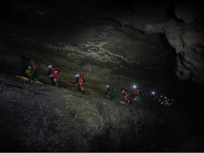 航天员进了重庆洞穴 极限环境锤炼综合能力