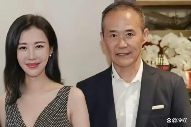 田朴珺辟谣和王石离婚 婚变传闻再起