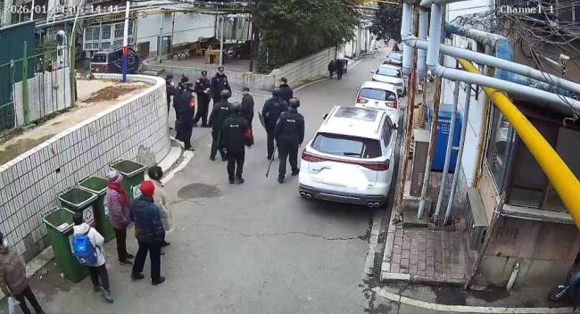 有人制毒？大批警察上门 结果意外 老人报假警