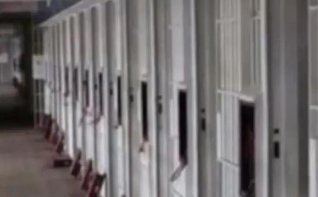 拘留马杜罗拘留中心6平米带马桶 犹如人间炼狱