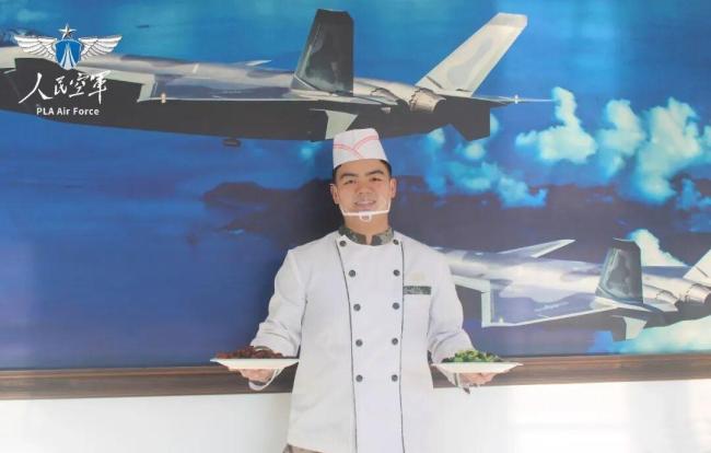 空军某部列兵与“兵王”父亲打擂台 军旅传承争锋