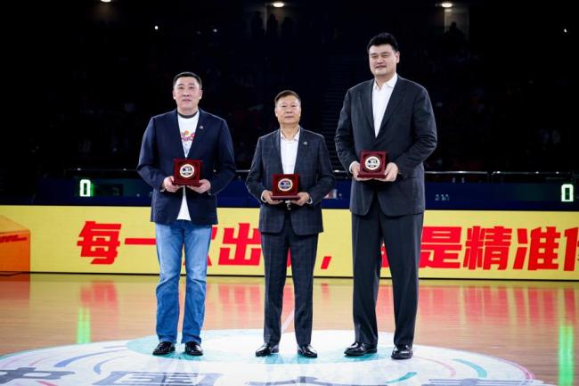 上海大鲨鱼用胜利庆祝成立三十周年 传奇重聚共庆辉煌