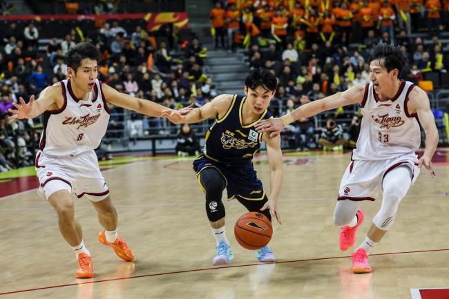 世界杯直播在线观看——高清足球直播平台推荐广东男篮vs浙江男篮 激战至最后一刻