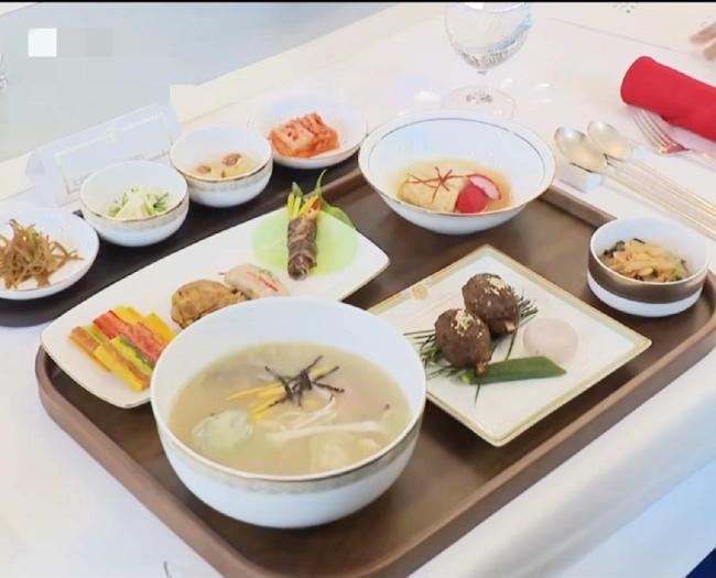 李在明夫人在北京亲手做年糕饺子汤 贤淑品性传递温情