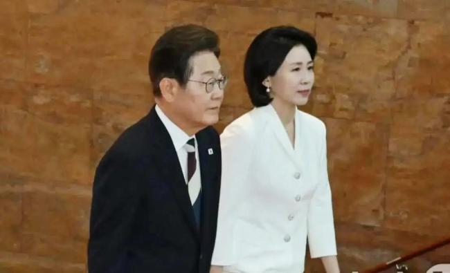 李在明夫人在北京亲手做年糕饺子汤 贤淑品性传递温情