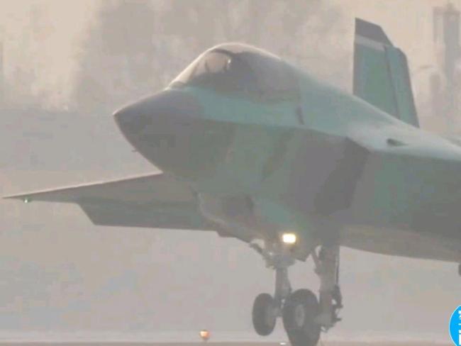 歼35绿皮机新年首飞 展现多项颠覆性技术