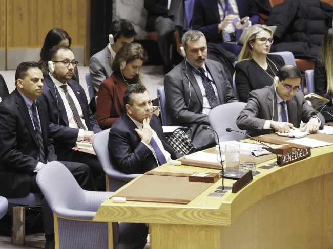 马杜罗出庭坚称“无罪”,美媒称“审判”或需数年