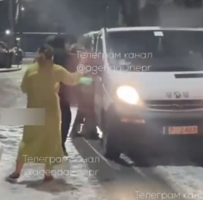 乌克兰征兵办大雪天抓“壮丁”