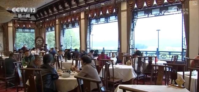 新花样"频出点燃消费"热引擎":年夜饭预订热度飙升