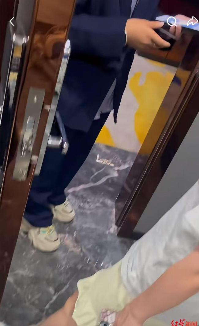 女子被陌生男子刷开房门后续