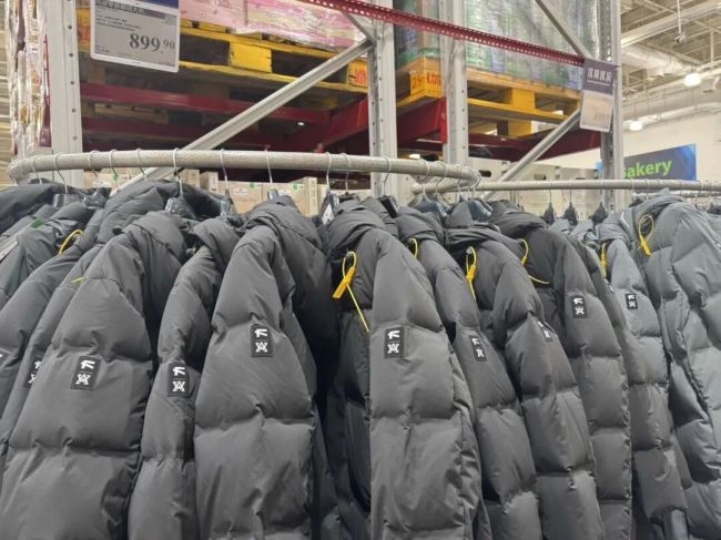 中产涌入超市抢300元羽绒服 性价比引热潮
