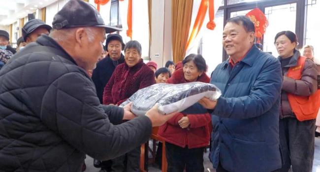 三兄弟11年为全村老人发钱600多万 爱心持续温暖乡邻