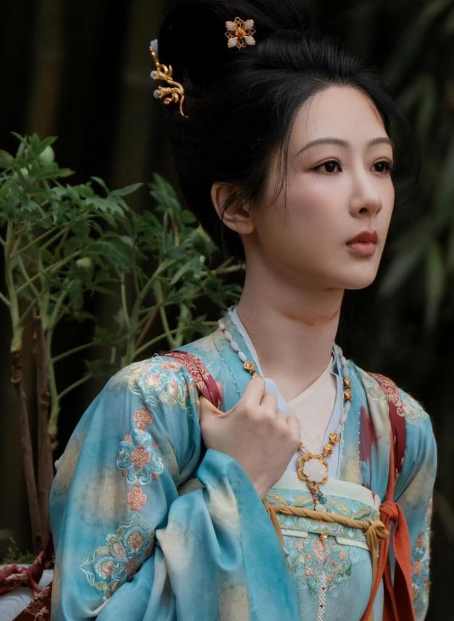 国色青春2025古偶热度第一 杨紫主演口碑佳作