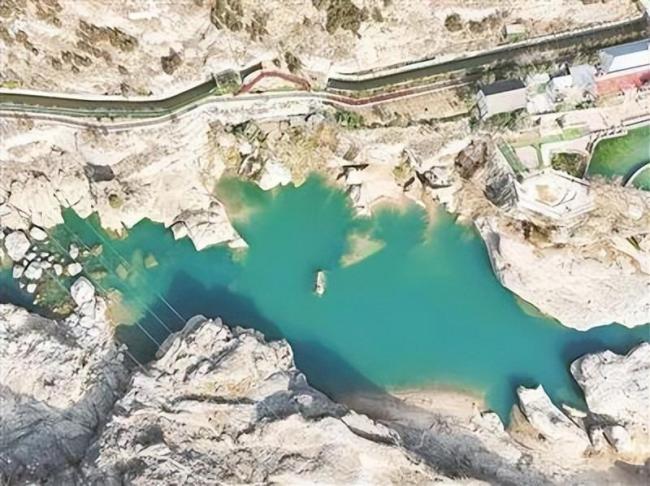 咸阳“水上雅丹”一男子溺亡 村民捞衣不幸遇难