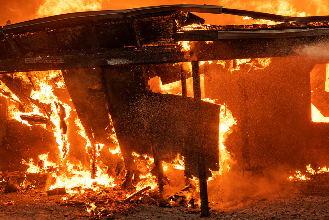 加利福尼亚州大火一周年，“重建房屋不足12栋”