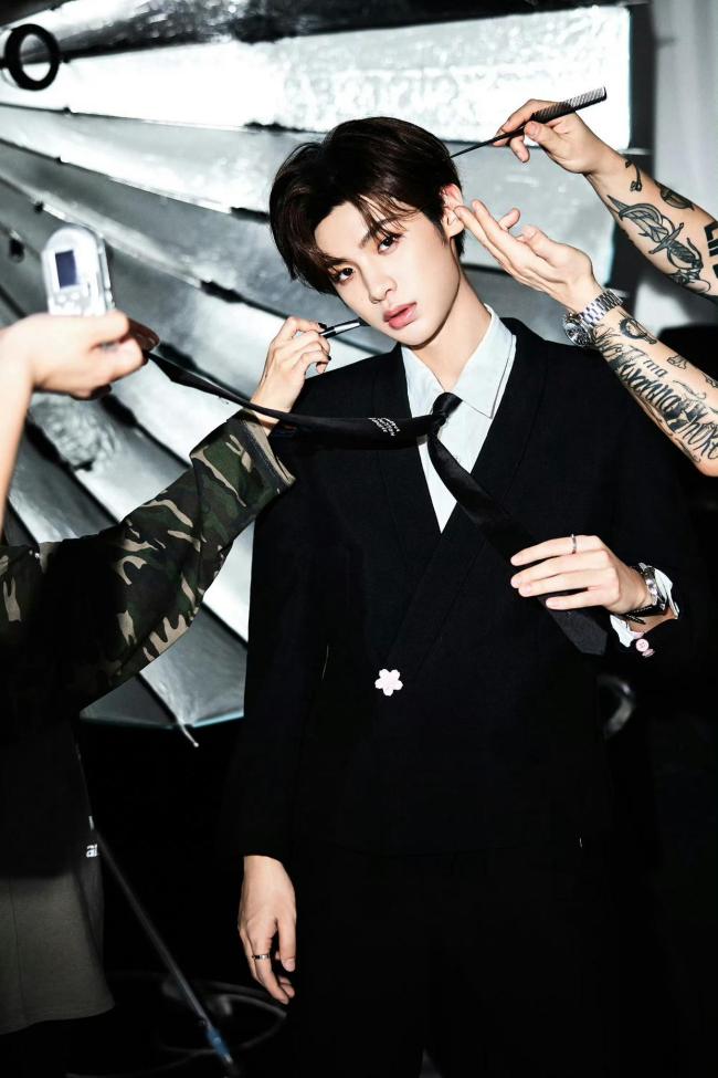 黄明昊演唱会上海站官宣 审批通过激励期待