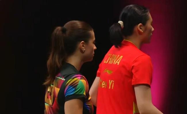 中国女乒21岁1米80王牌晋级：上演逆转好戏 新版王曼昱继续蜕变