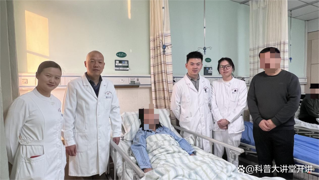 12岁女孩意外查出巨大脾囊肿 成功保脾重返校园