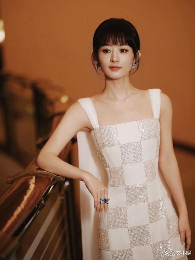 赵丽颖玩弄秦俊杰是东谈主形挪动录像机 戏里戏外都成焦点