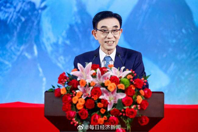 中微公司董事长恢复中国籍