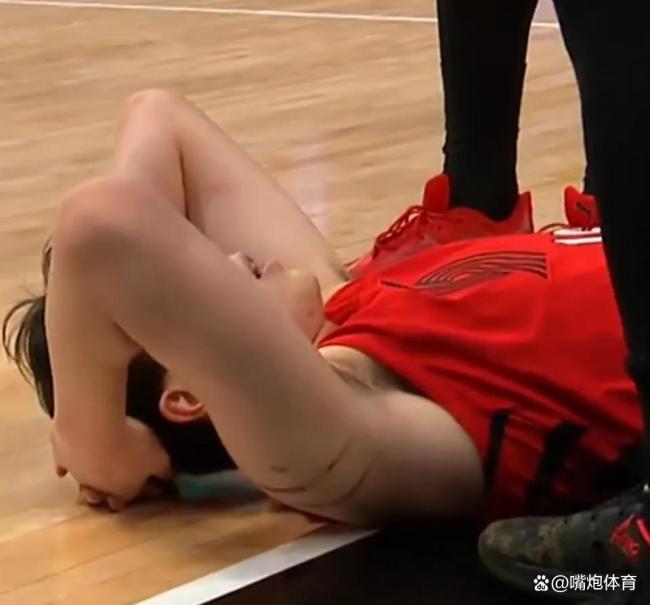 杨瀚森被坐到头部 拼搏获得尊重