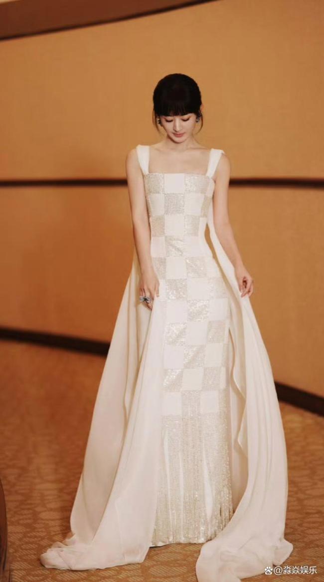 赵丽颖皆刘海造型梦回盛明兰 经典变装共识再现