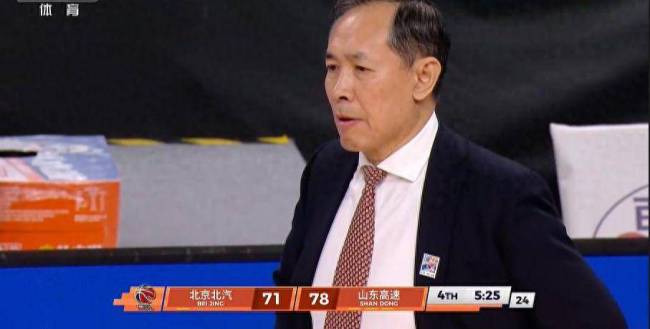 北京山东火爆突破完好缅想:周琦被隔扣+寻衅 大魔王发火两边吃T