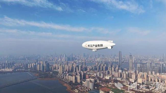 国产载人飞艇实现全国首次商业飞行 城市低空运营新突破