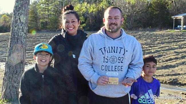 男子按SIRI建议挖出2克拉钻石 意外之喜引发热议