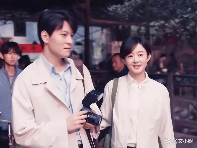 赵丽颖被说念具砸懵了 东说念主形移动录像机走红