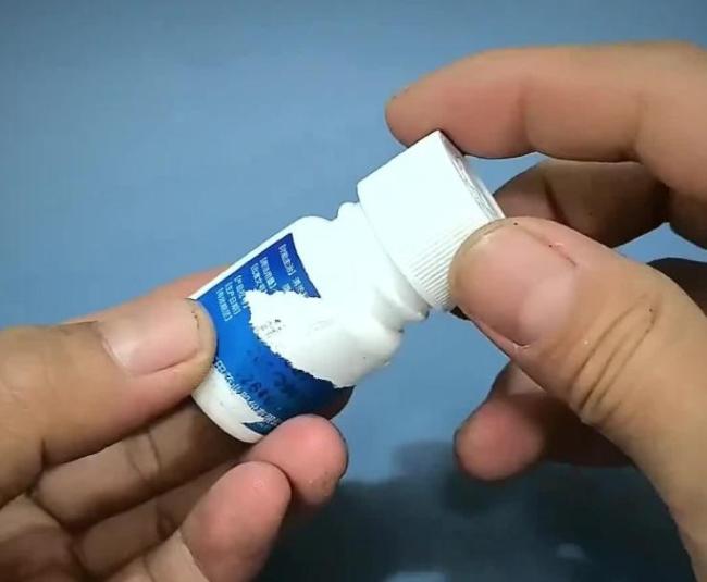 小学生家中自杀离世校长发声 家校责任再引热议