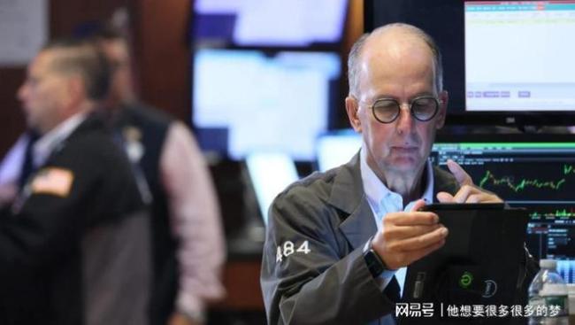 美元储备跌至30年谷底传递啥信号 货币霸权松动