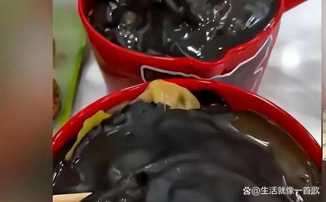 饭店推出“水泥麻辣烫” 视觉冲击引争议