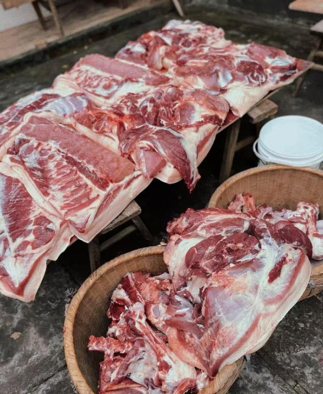 女子撒英雄帖网友赴约杀年猪 唤醒沉睡的年味