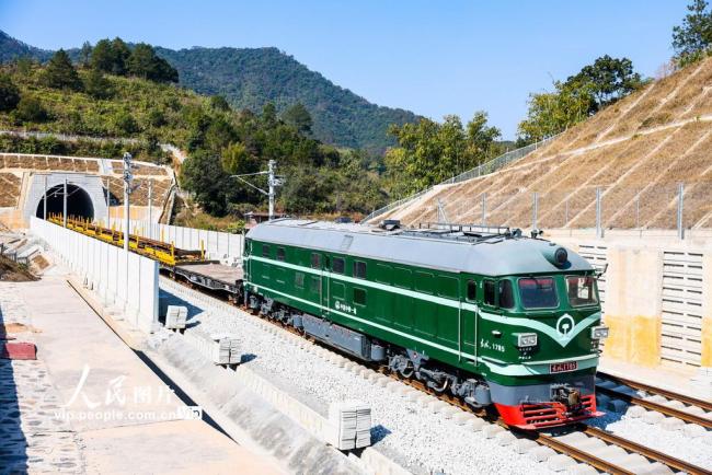 广西梧州：柳梧铁路建设正酣